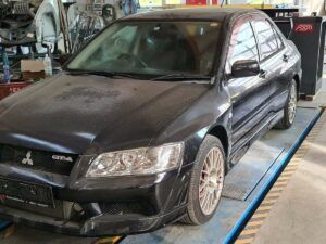 Mitsubishi Lancer EVO 7 schwarz